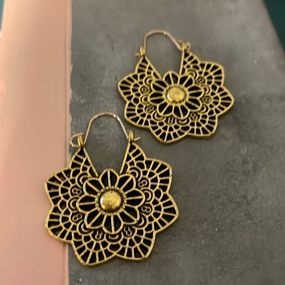 Earrings  ( Any 5 Items For $20 )